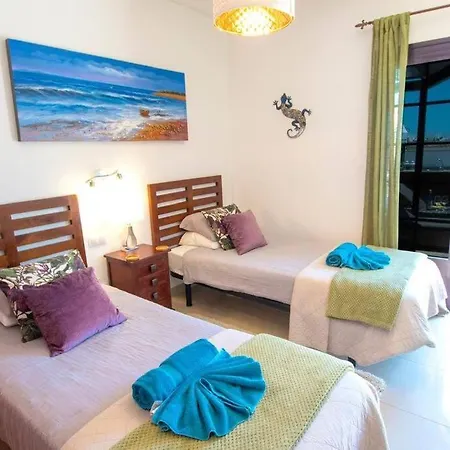 Solsidan Pool, Jacuzzi, A/c 15 Minutes Walking To Marina Rubicon Villa *