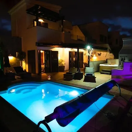 Solsidan Pool, Jacuzzi, A/c 15 Minutes Walking To Marina Rubicon Villa