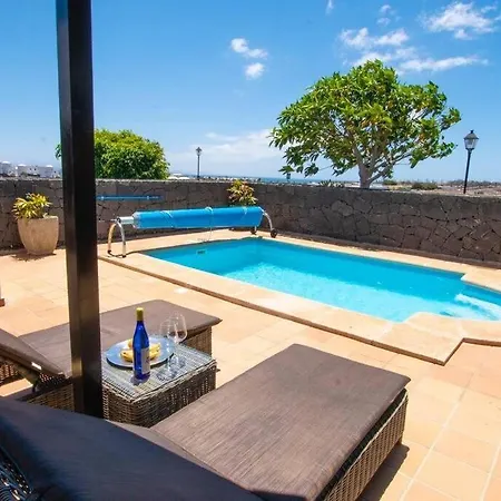 Villa Solsidan Pool, Jacuzzi, A/c 15 Minutes Walking To Marina Rubicon Playa Blanca (Lanzarote)