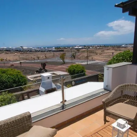 Solsidan Pool, Jacuzzi, A/c 15 Minutes Walking To Marina Rubicon Playa Blanca (Lanzarote)