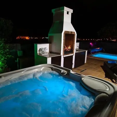 Вилла Solsidan Pool, Jacuzzi, A/c 15 Minutes Walking To Marina Rubicon *