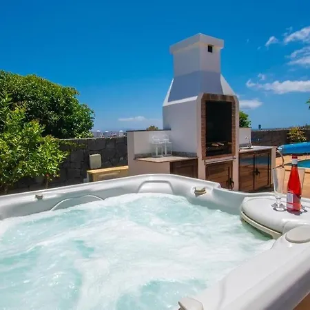 Solsidan Pool, Jacuzzi, A/c 15 Minutes Walking To Marina Rubicon Villa Playa Blanca (Lanzarote)