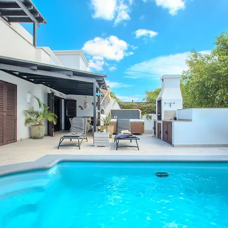 Вилла Solsidan Pool, Jacuzzi, A/c 15 Minutes Walking To Marina Rubicon *