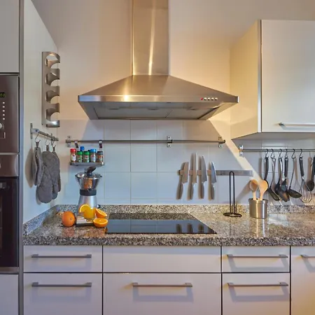 Вилла Solsidan Pool, Jacuzzi, A/c 15 Minutes Walking To Marina Rubicon Коста Бланка