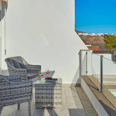 Вилла Solsidan Pool, Jacuzzi, A/c 15 Minutes Walking To Marina Rubicon Коста Бланка