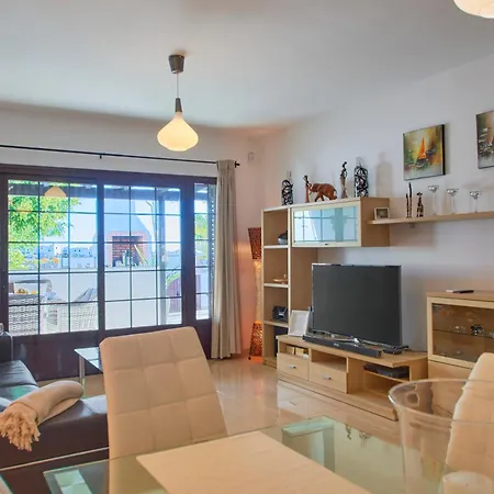 Вилла Solsidan Pool, Jacuzzi, A/c 15 Minutes Walking To Marina Rubicon *