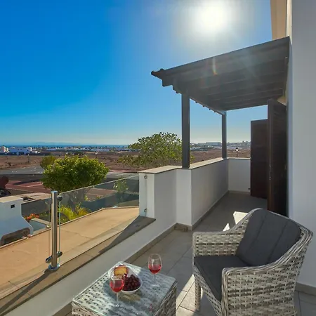 Вилла Solsidan Pool, Jacuzzi, A/c 15 Minutes Walking To Marina Rubicon *