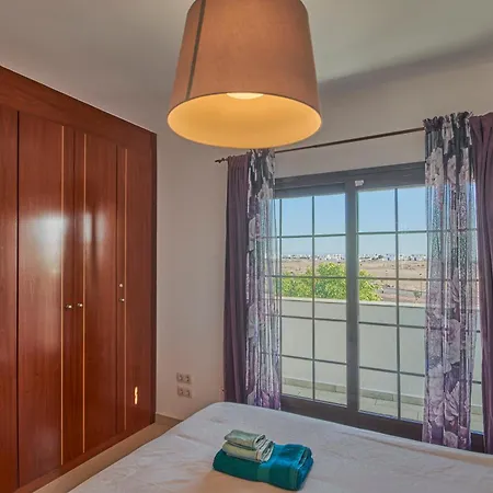 Вилла Solsidan Pool, Jacuzzi, A/c 15 Minutes Walking To Marina Rubicon Коста Бланка