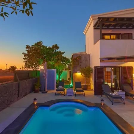 Вилла Solsidan Pool, Jacuzzi, A/c 15 Minutes Walking To Marina Rubicon Коста Бланка