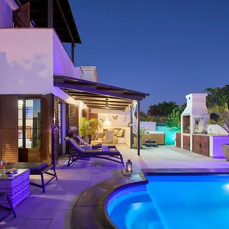 Вилла Solsidan Pool, Jacuzzi, A/c 15 Minutes Walking To Marina Rubicon Коста Бланка