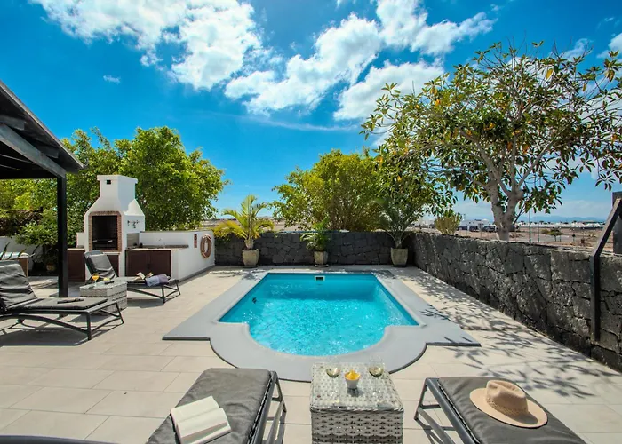 Solsidan Pool, Jacuzzi, A/c 15 Minutes Walking To Marina Rubicón Villa *