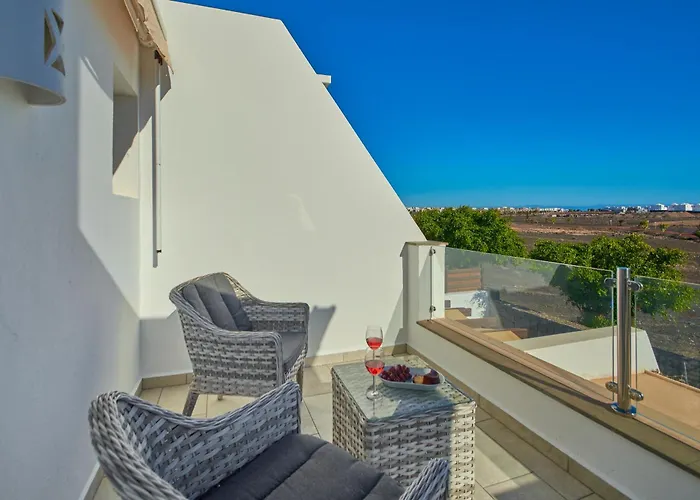 Villa Solsidan Pool, Jacuzzi, A/c 15 Minutes Walking To Marina Rubicón *