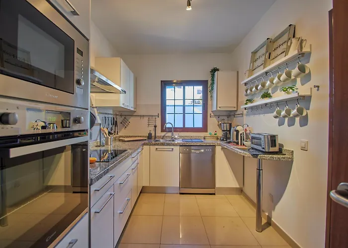 Solsidan Pool, Jacuzzi, A/c 15 Minutes Walking To Marina Rubicón Playa Blanca (Lanzarote)