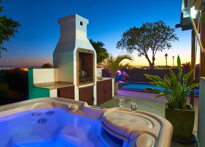 Solsidan Pool, Jacuzzi, A/c 15 Minutes Walking To Marina Rubicón Villa